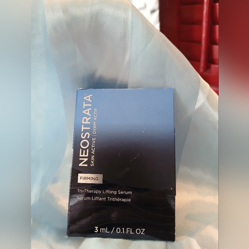 Firming Tri-Therapy Lifting Serum – Blue